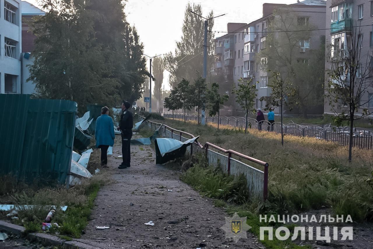 Slavjansk, Donecký región. Výsledkom bombardovania boli mŕtvi aj zranení a zničené civilné ciele (2).