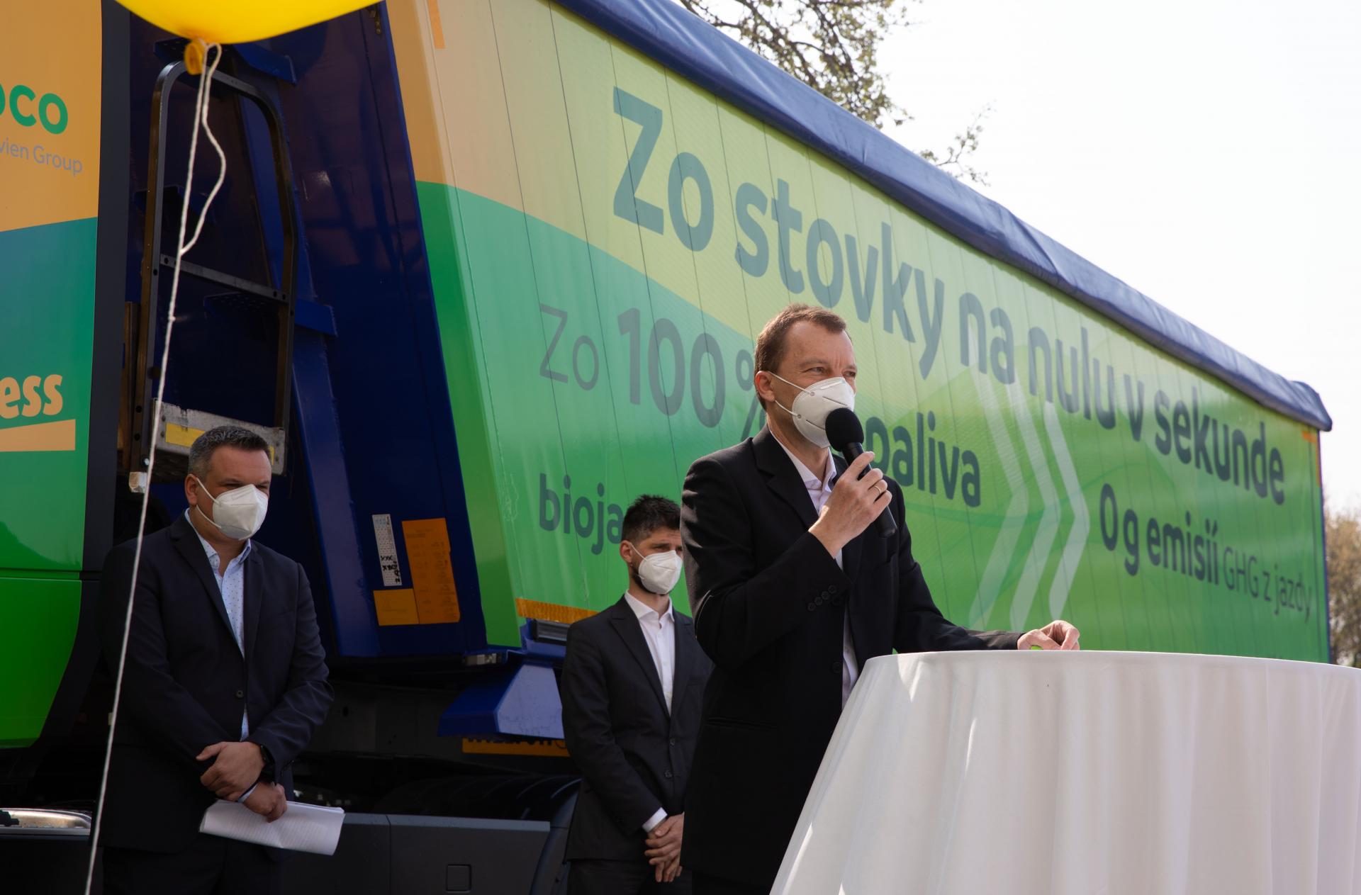 Vľavo Pavol Piešťanský, Yellow Express, v popredí Radoslav Jonáš, Meroco a za ním Martin Šácha zo Združenia pre výrobu a využitie biopalív.