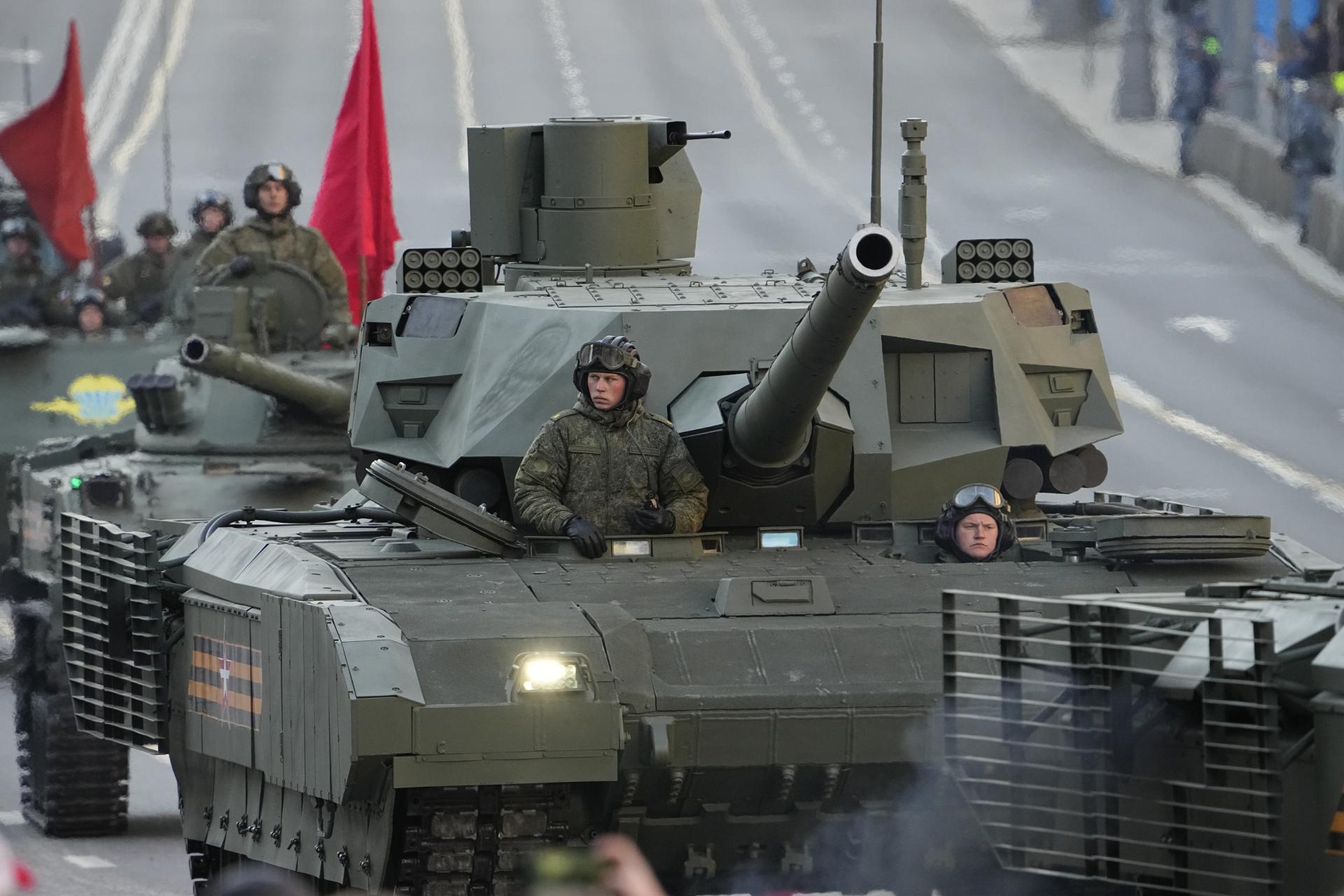 Vojenská prehliadka pri príležitosti osláv 77.vyročia víťazstva v druhej svetovej vojne. Tank T-14 Armata, Červené námesitie, Moskva, 6.5.2022.