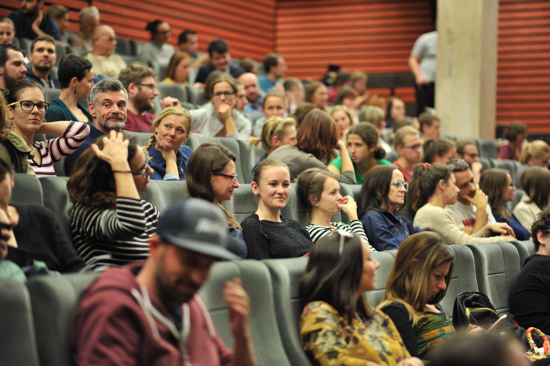 Diváci počas festivalu.