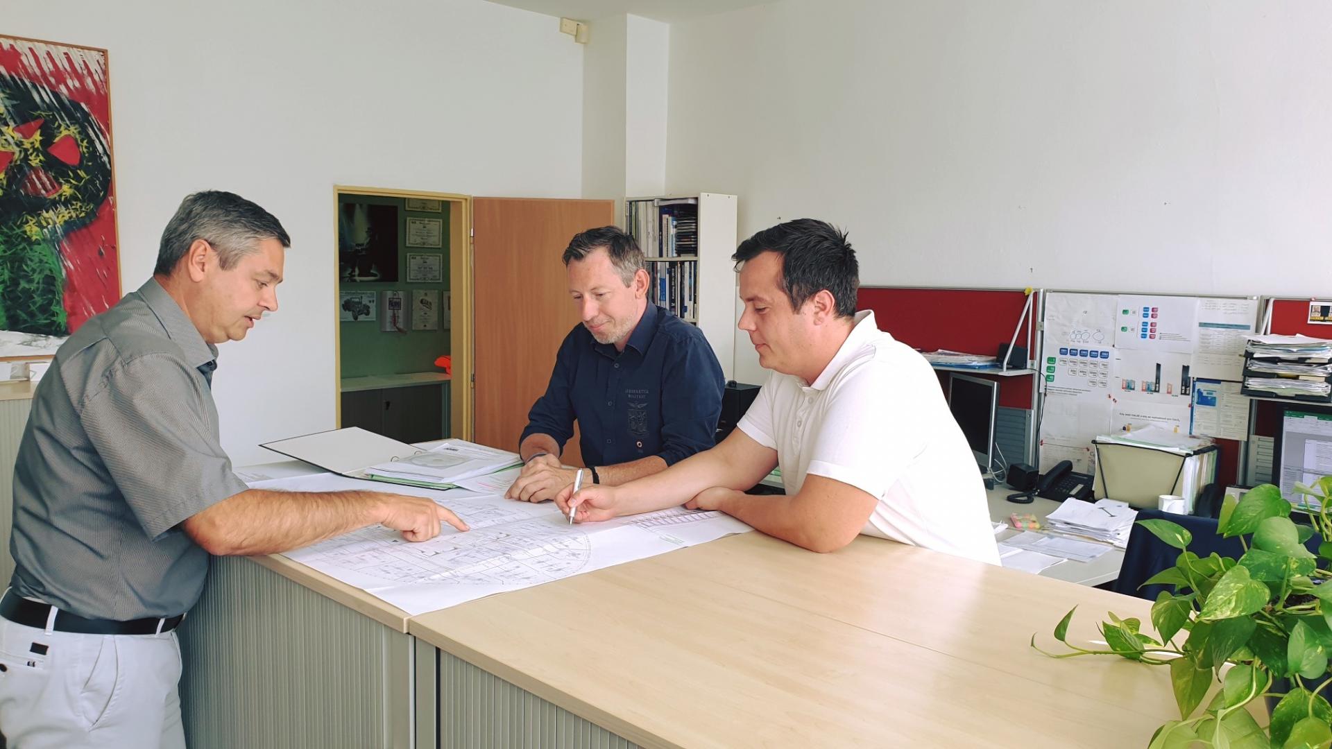 Miroslav Pěčka zo spoločnosti AMS Com pri navrhovaní optimálnych riešení pre klientov.