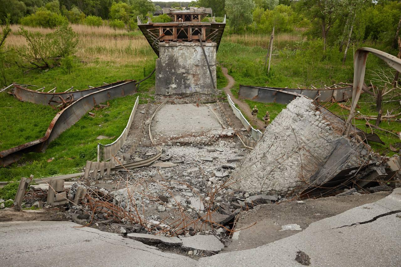 Zničený most v charkovskom regióne