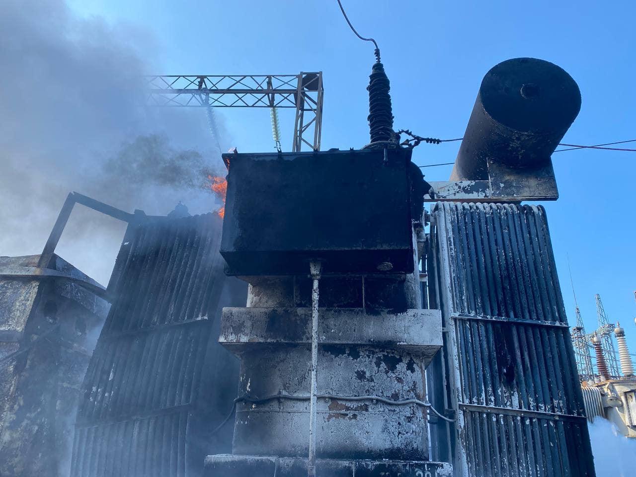 Slovianska, Donecká oblasť. V dôsledku ostreľovania zhorel transformátor