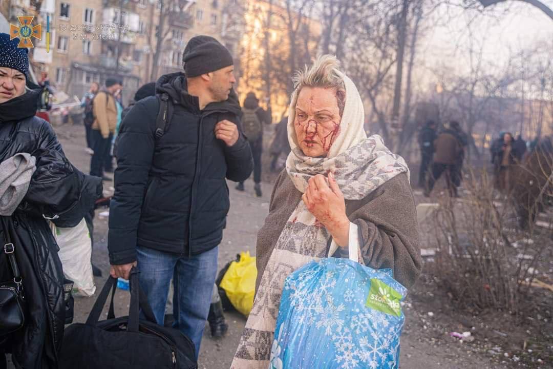 Zranení obyvatelia po ruských náletoch v Kyjeve, 18.3.2022