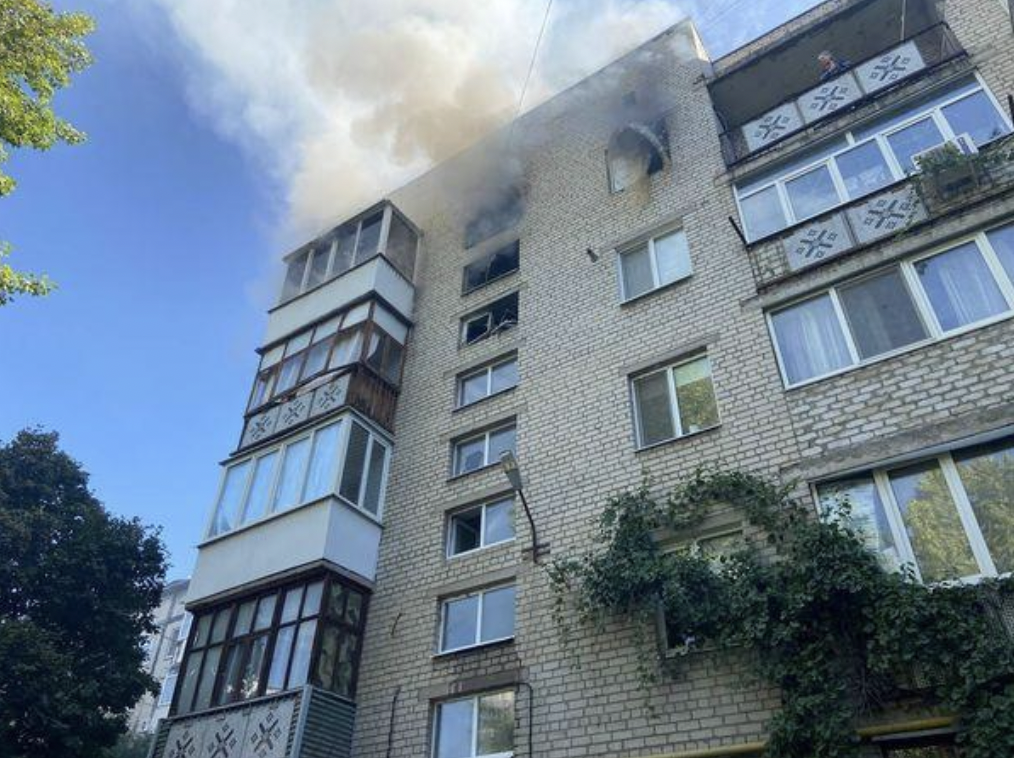 Bakhmut, požiar vypukol aj v poschodovom dome, bola evakuovaná jedna žena