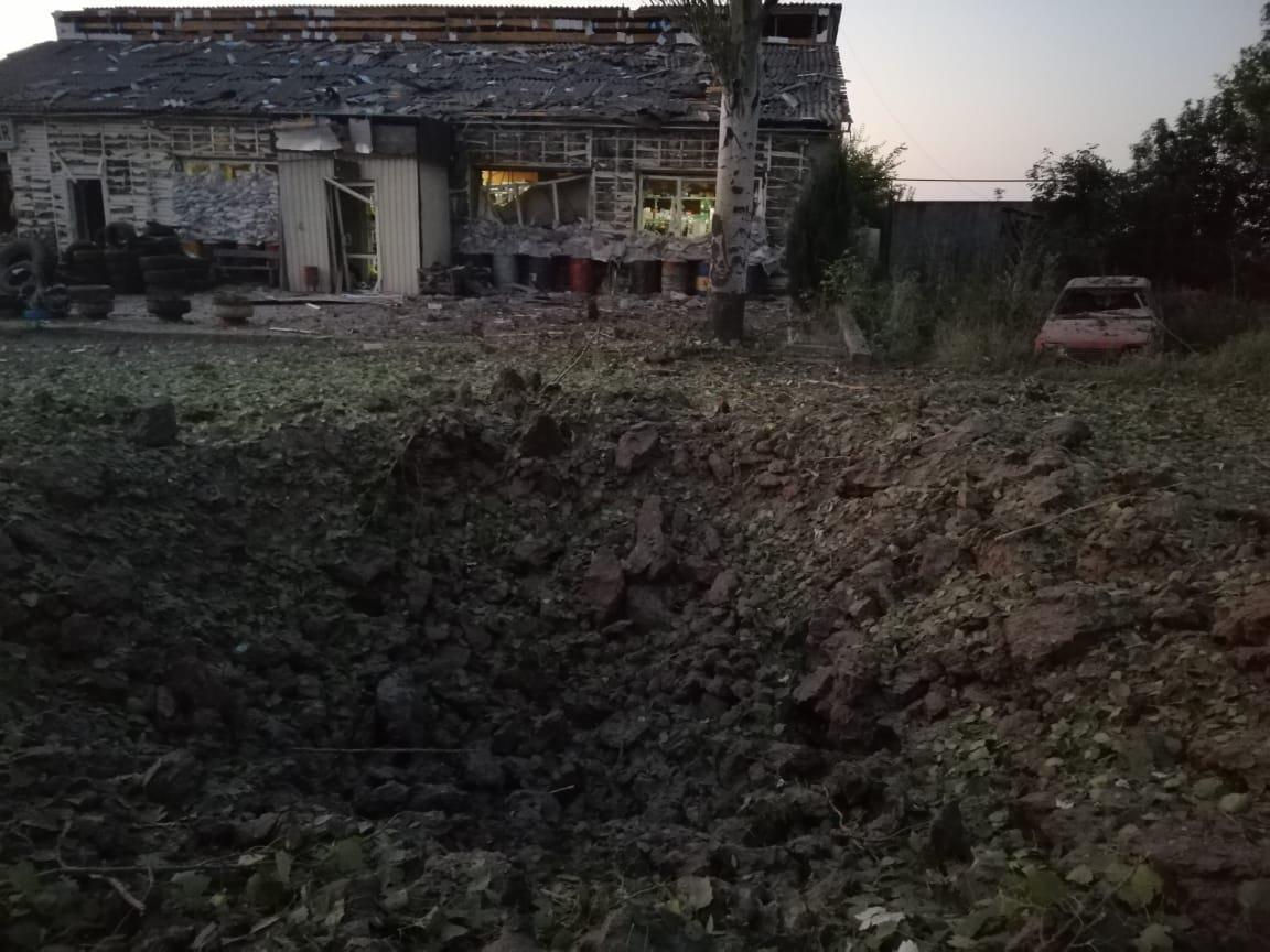 Donecká oblasť, kráter po ruskom bombardovaní.