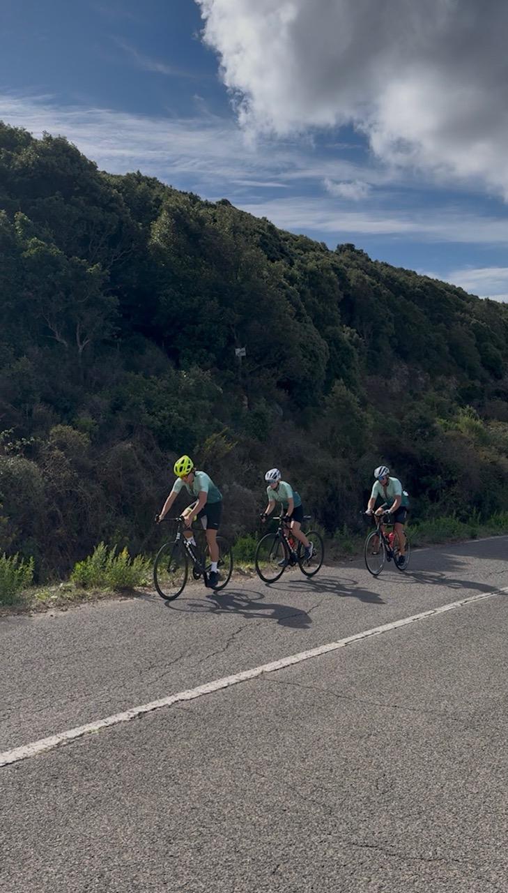 Na snímke slovenská paralympijská nádej v lyžovaní Alexandra Rexová so svojím tímom.