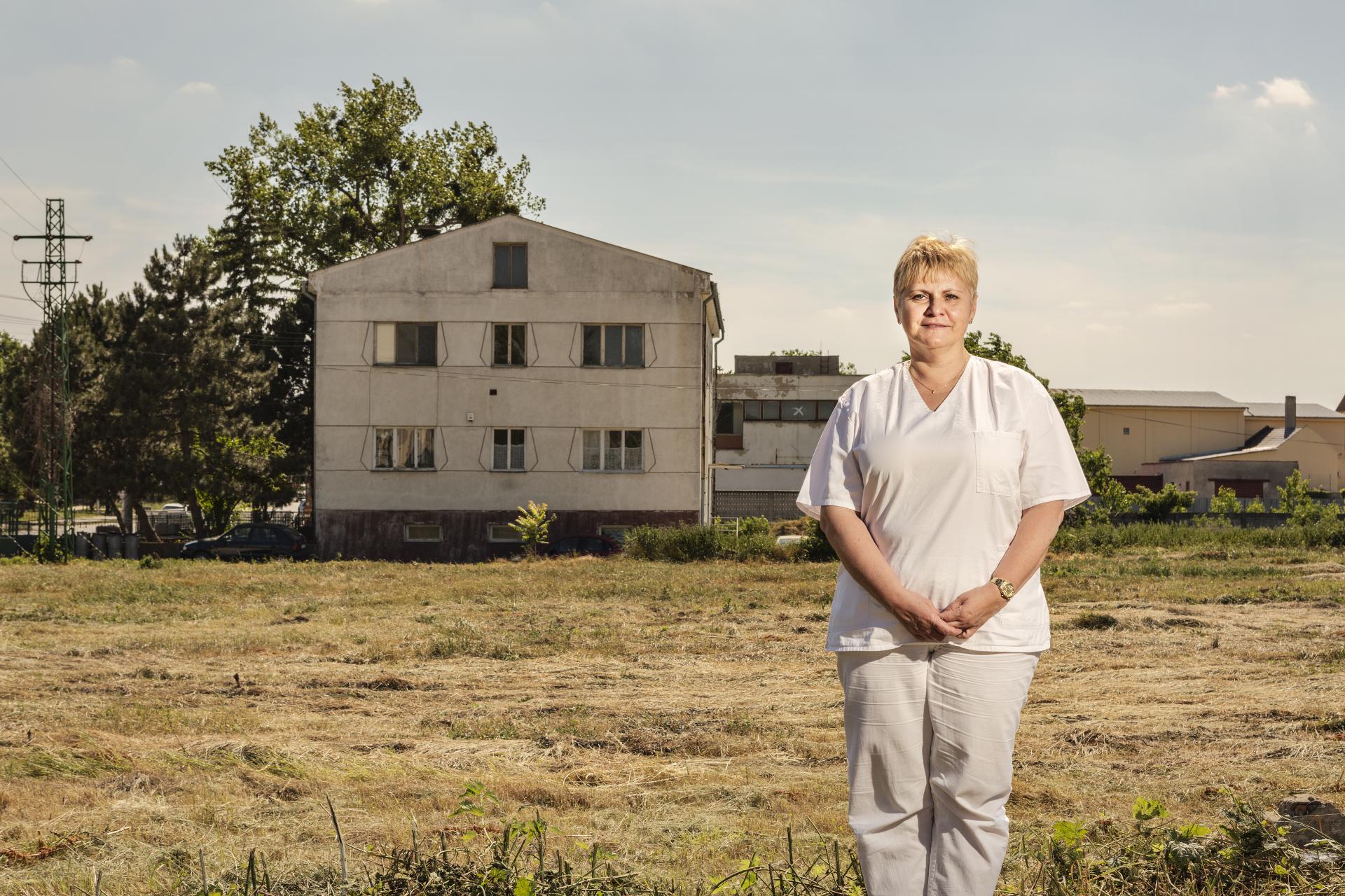 Doktorka Monika Palušková ordinuje v Bátorových Kosihách, no okrem toho je aj hlavnou odborníčkou Ministerstva zdravotníctva pre všeobecné lekárstvo. Chce do ambulancií všeobecných lekárov vrátiť reálnu medicínu.