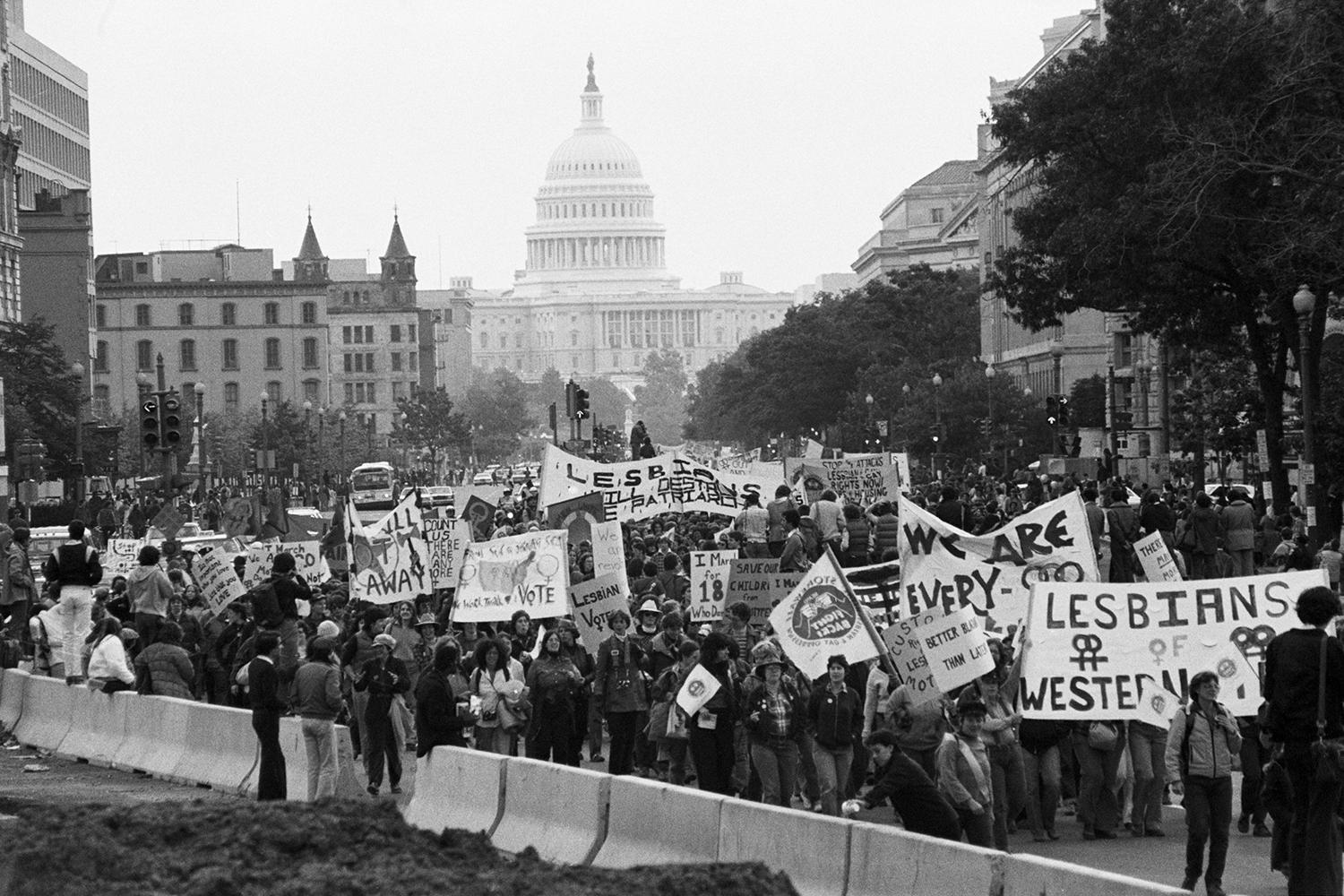 14. október 1979 Washington, USA: Tisíce gejov a lesieb pochodujú za rovnaké práva.
