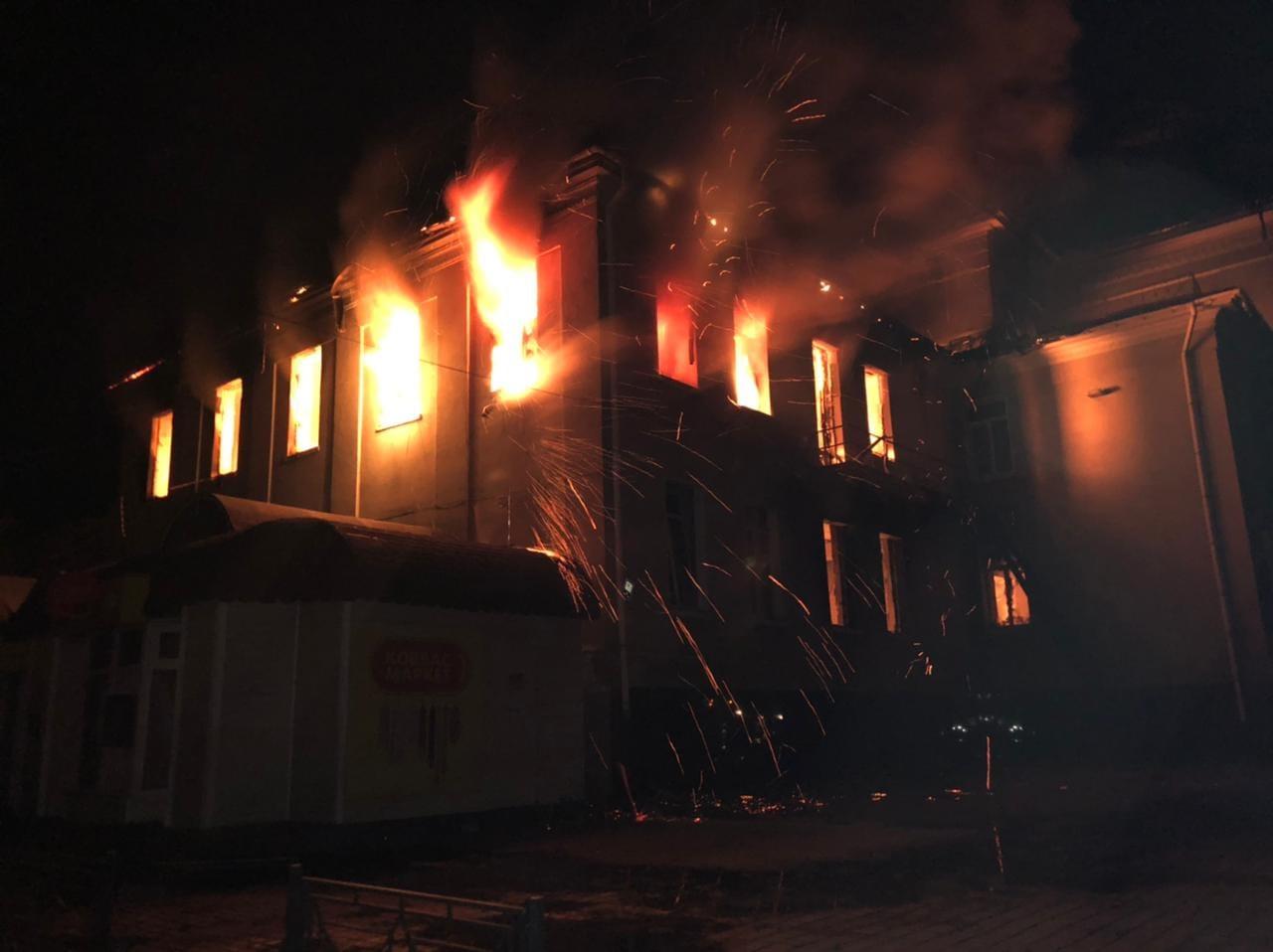 V Bachmute boli zasiahnuté aj iné budovy, na fotografii budova voľného času