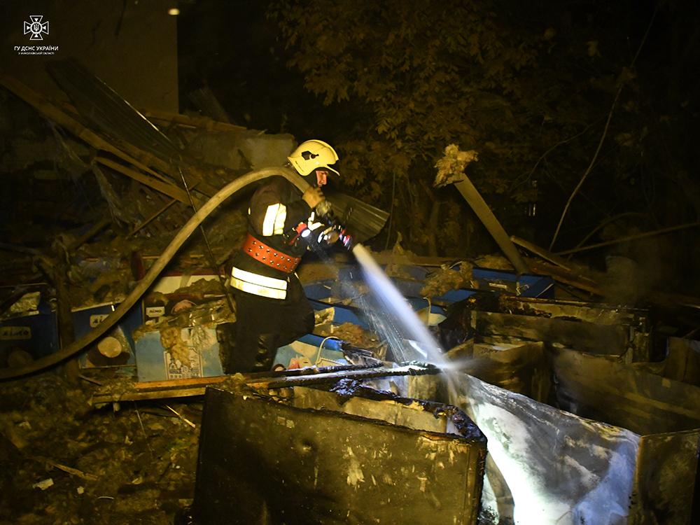 Mykolajiv. Obytné budovy a sklad poškodené v dôsledku ostreľovania