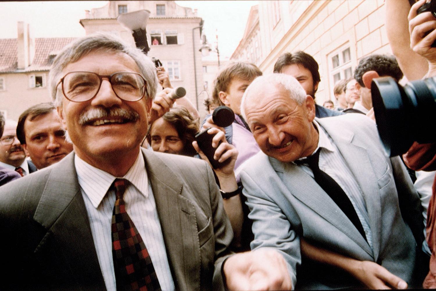 11. jún 1992 Praha: Václav Klaus sa po volebnom víťazstve ODS stal predsedom vlády česko-slovenskej federácie. Spolu s Vladimírom Mečiarom sa významne podieľal na dohodnutí rozdelenia Česko-Slovenska v roku 1993.