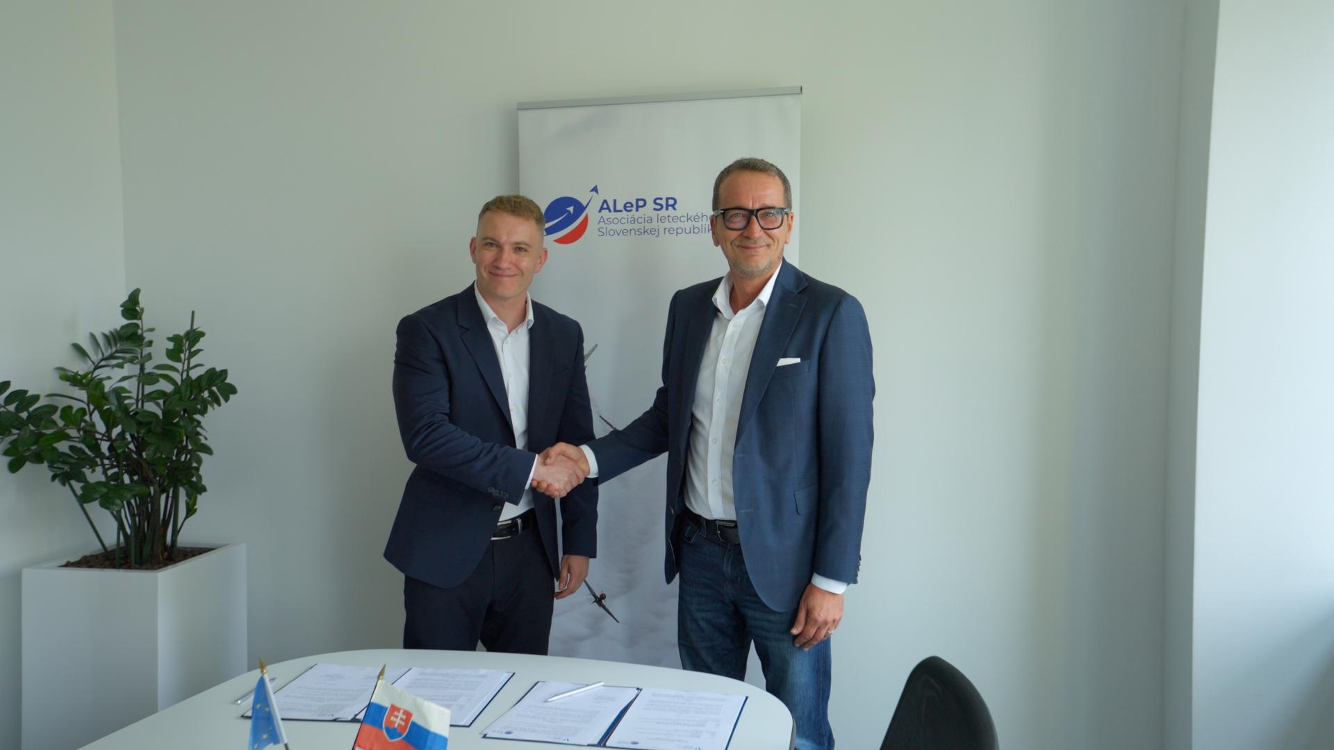 Prrezident Žilina Innovation Valley Ing.Martin Kapitulík a Prezident Asociácie leteckého priemyslu SR Ing. Roman Danda, PhD. spolupracujú&nbsp;najmä na rozvoji leteckého priemyslu v Žilinskom kraji, ako aj na rozvoji žilinského letiska.