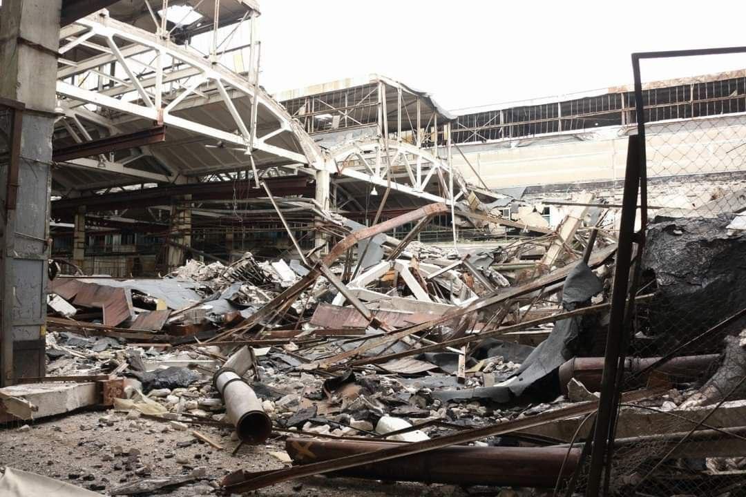 Zničený strojársky komplex v Černihive (3).