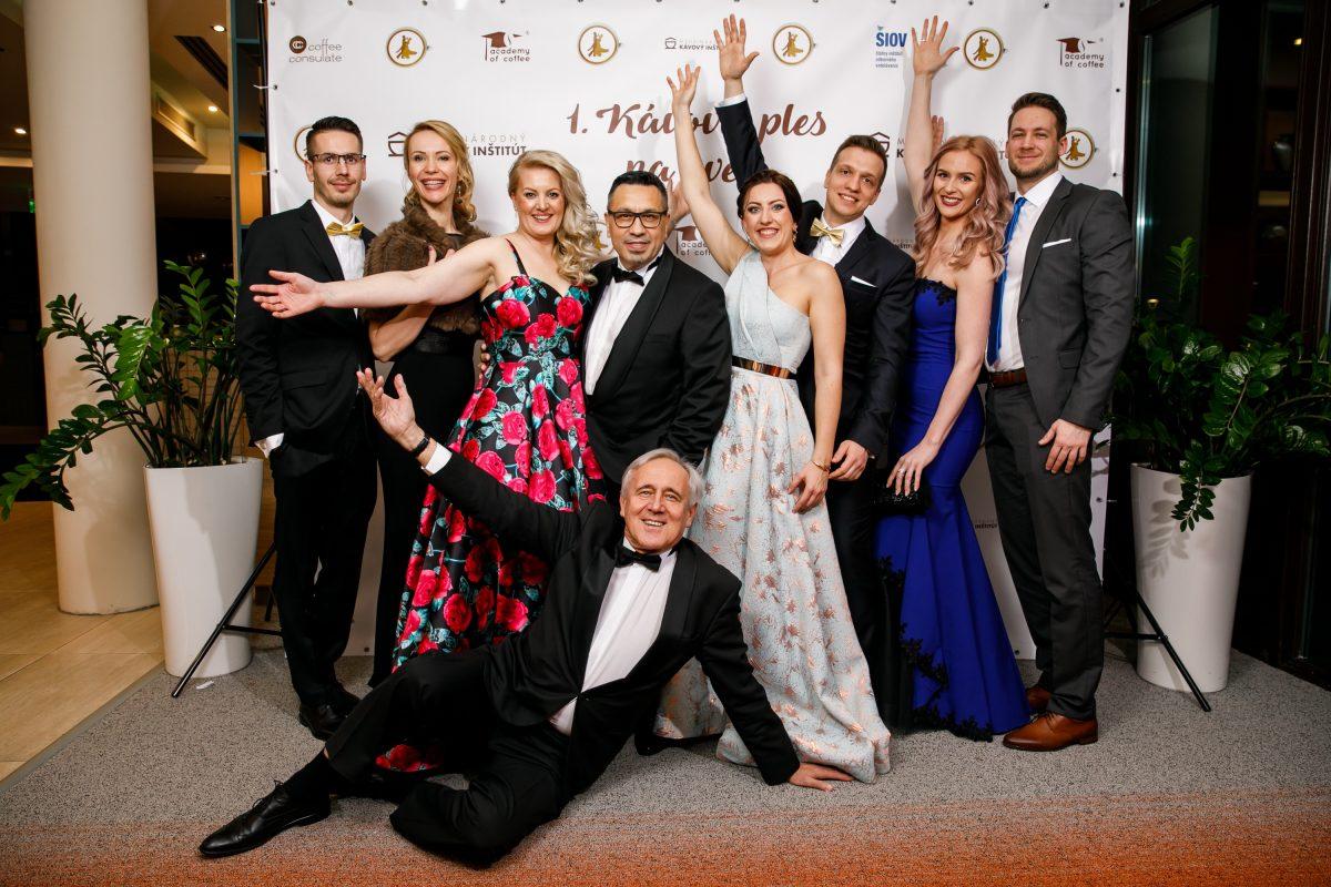 KÁVOVÝ PLES JE ZNÁMY SVOJOU KVALITNOU ÚROVŇOU A SKVELOU KOMUNITOU, KTORÁ MILUJE KÁVU. 