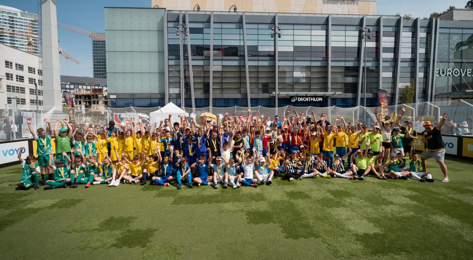 Nástup tímov na semifinálovom turnaji v Bratislave