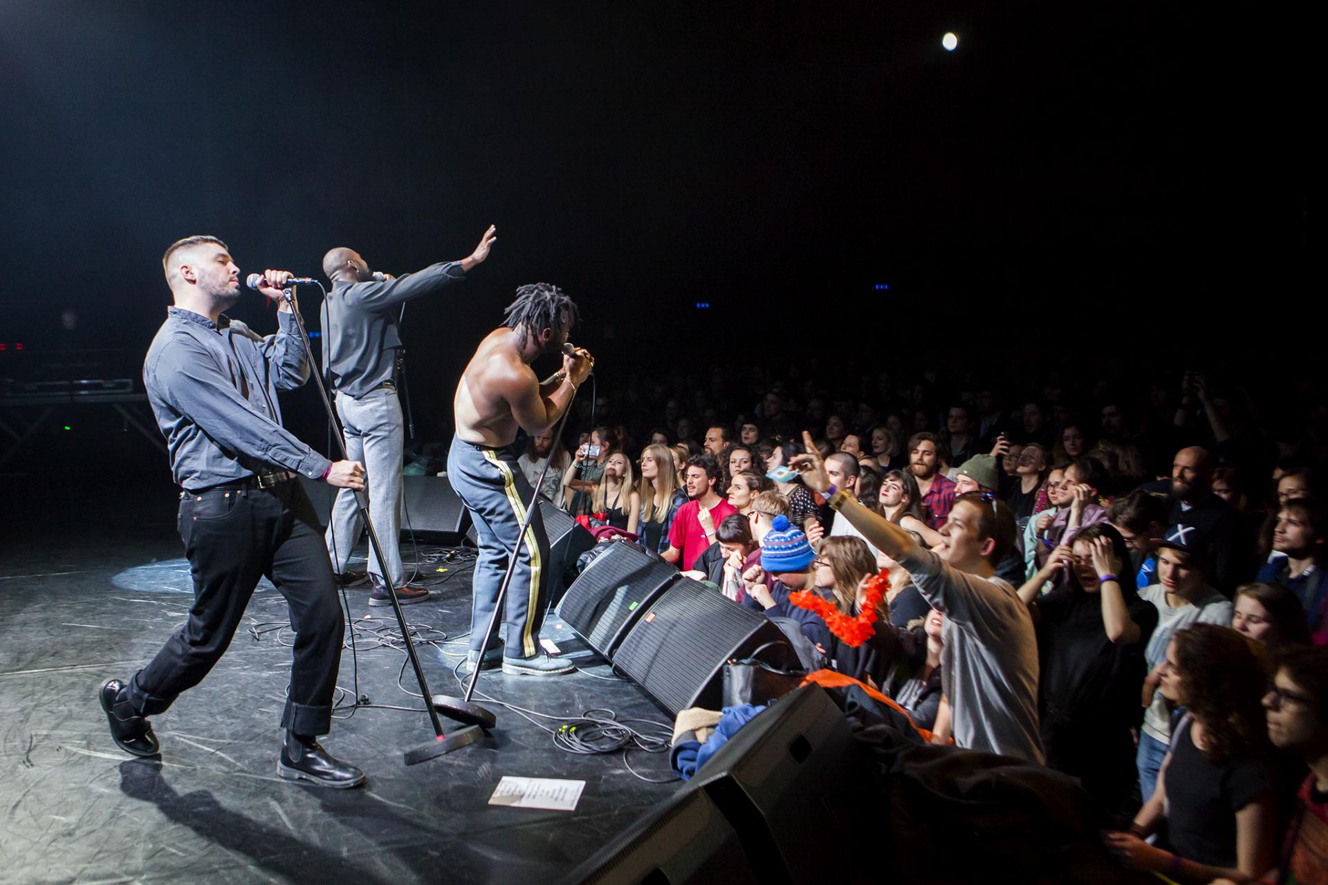 Najväčšie hviezdy tohtoročného Mentu Young Fathers počas koncertu v kine Šiška.
