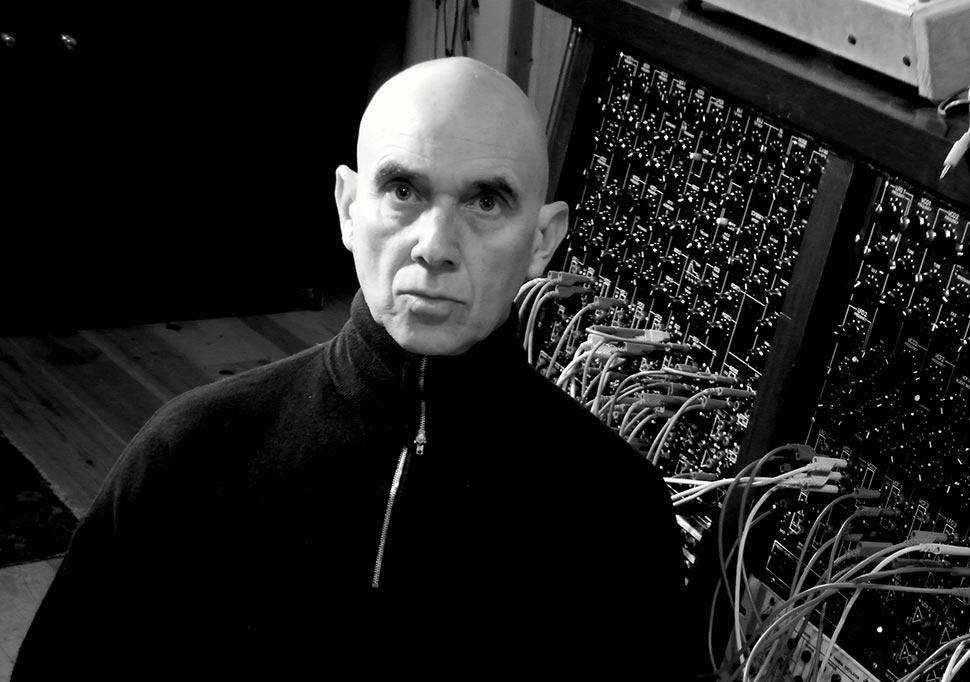 Thighpaulsandra, člen legendárnej britskej postindustriálnej skupiny Coil.