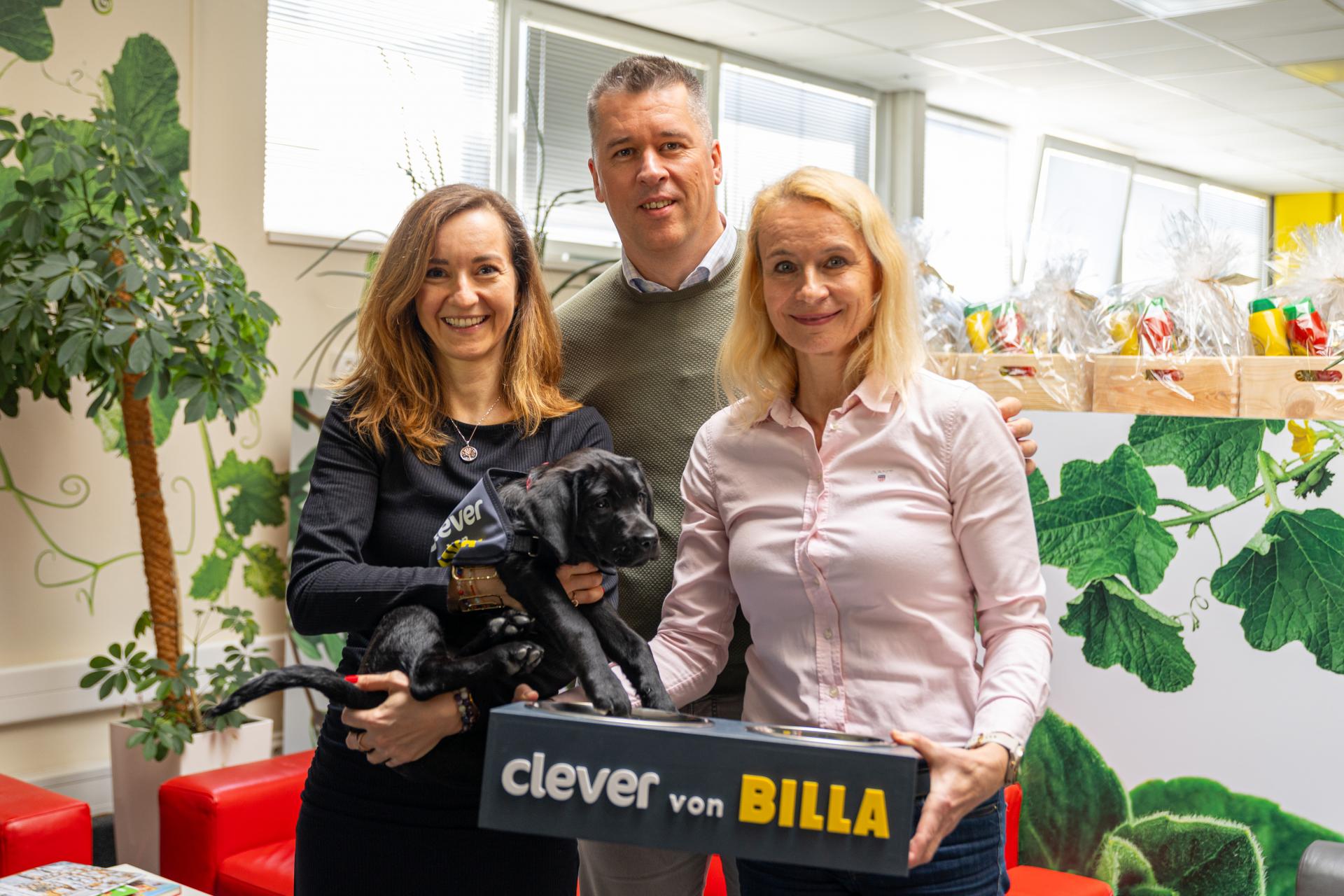 Zľava Barbora Slivková, Tomáš Staňo (krstní rodičia Clever von BILLA) a Jana Gregorovičová