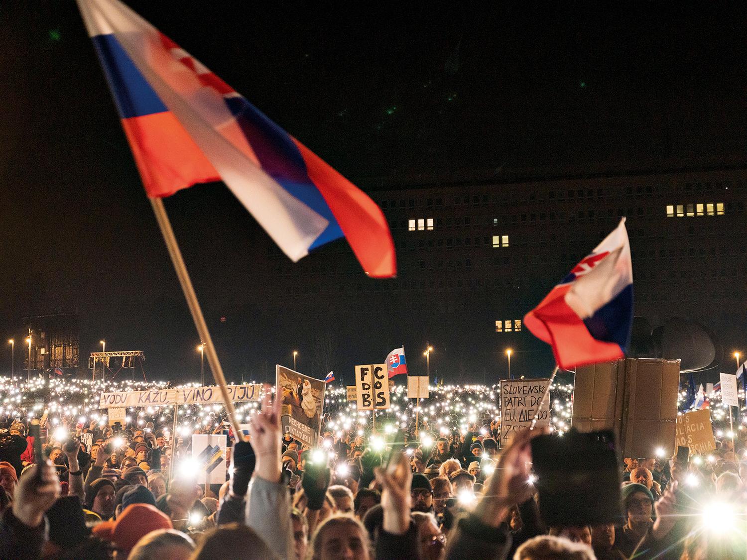 24. január 2025, Bratislava: Protestné zhromaždenie s názvom Slovensko je Európa, ktoré organizovalo občianske združenie Mier Ukrajine. Jeho cieľom bolo vyjadriť nesúhlas s aktuálnou politickou situáciou v krajine.
