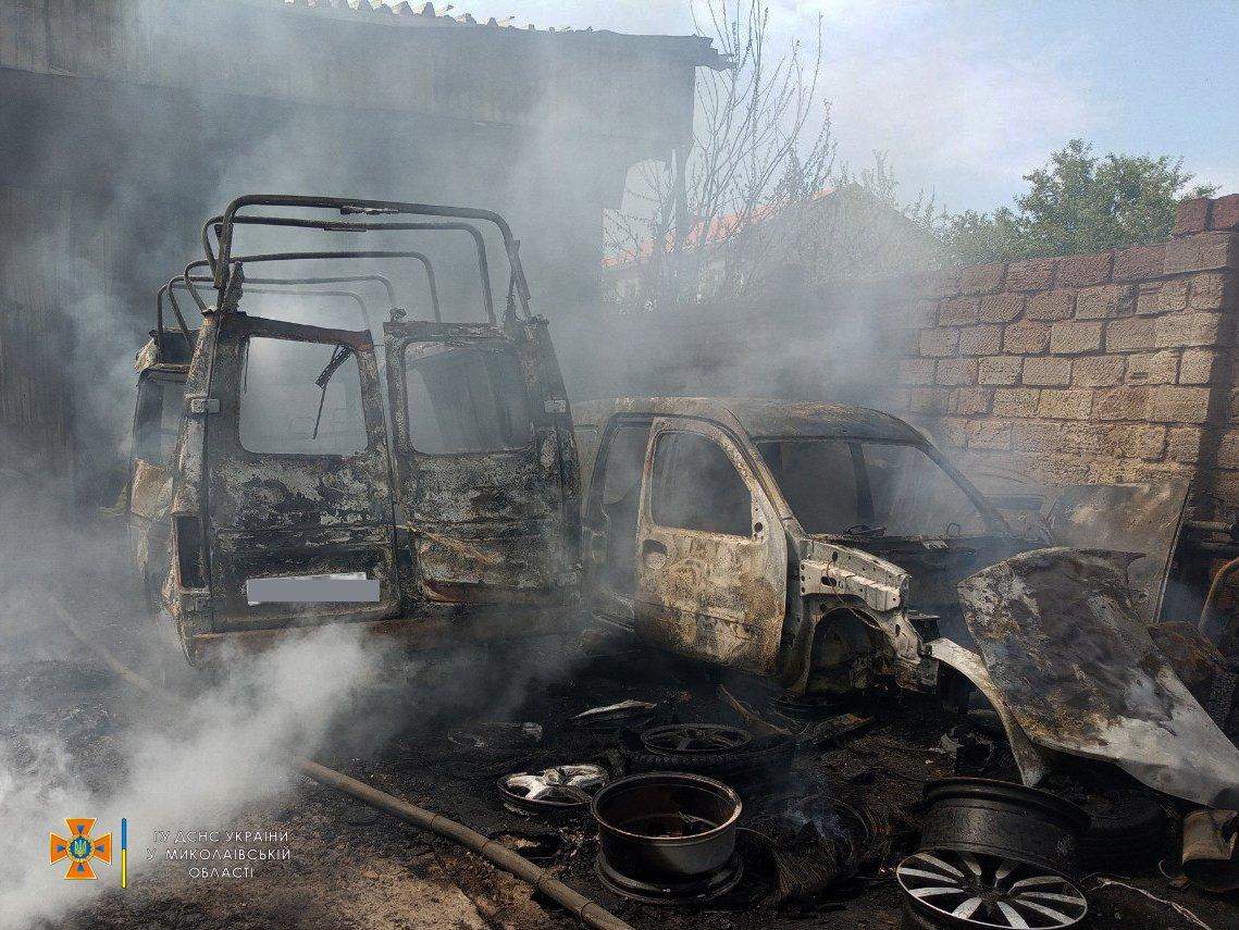 Obchod s autami zničený po ruskom útoku.