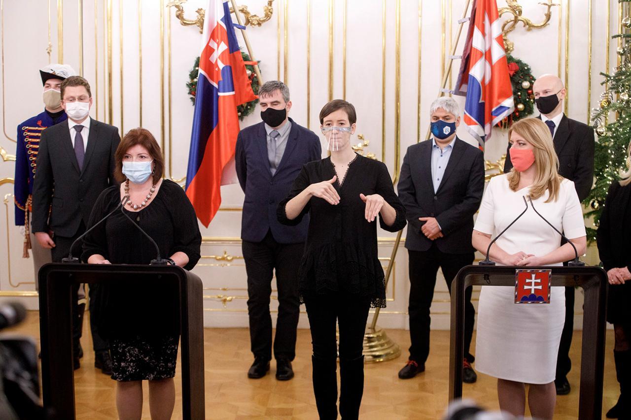 15. december 2020 Bratislava: Prezidentka Zuzana Čaputová diskutovala s vedcami o epidemickej situácii. Presvedčiť čo najviac ľudí o dôležitosti vakcinácie bude v roku 2021 veľká výzva aj s argumentmi odborníkov.