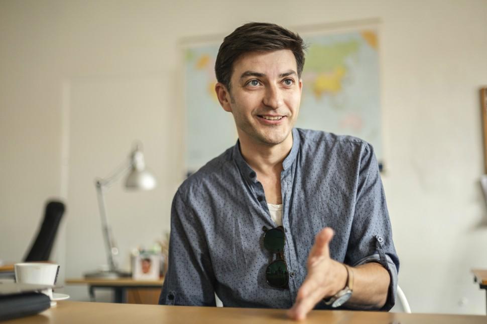 Peter Hajdin je spolumajiteľom agentúry Komplot Advertising. Pracoval na kampani Andreja Kisku, aj na niektorých kampaniach SDKÚ.