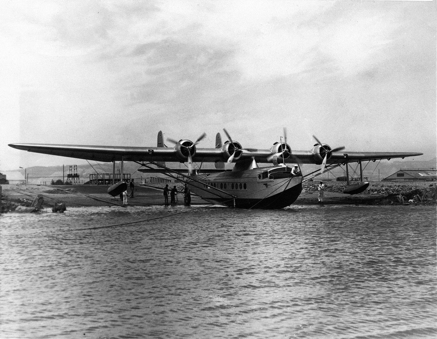12. jún 1935 Alameda, Kalifornia, USA: Hydroplán S-42 pripravený vyštartovať na ostrov Midway.