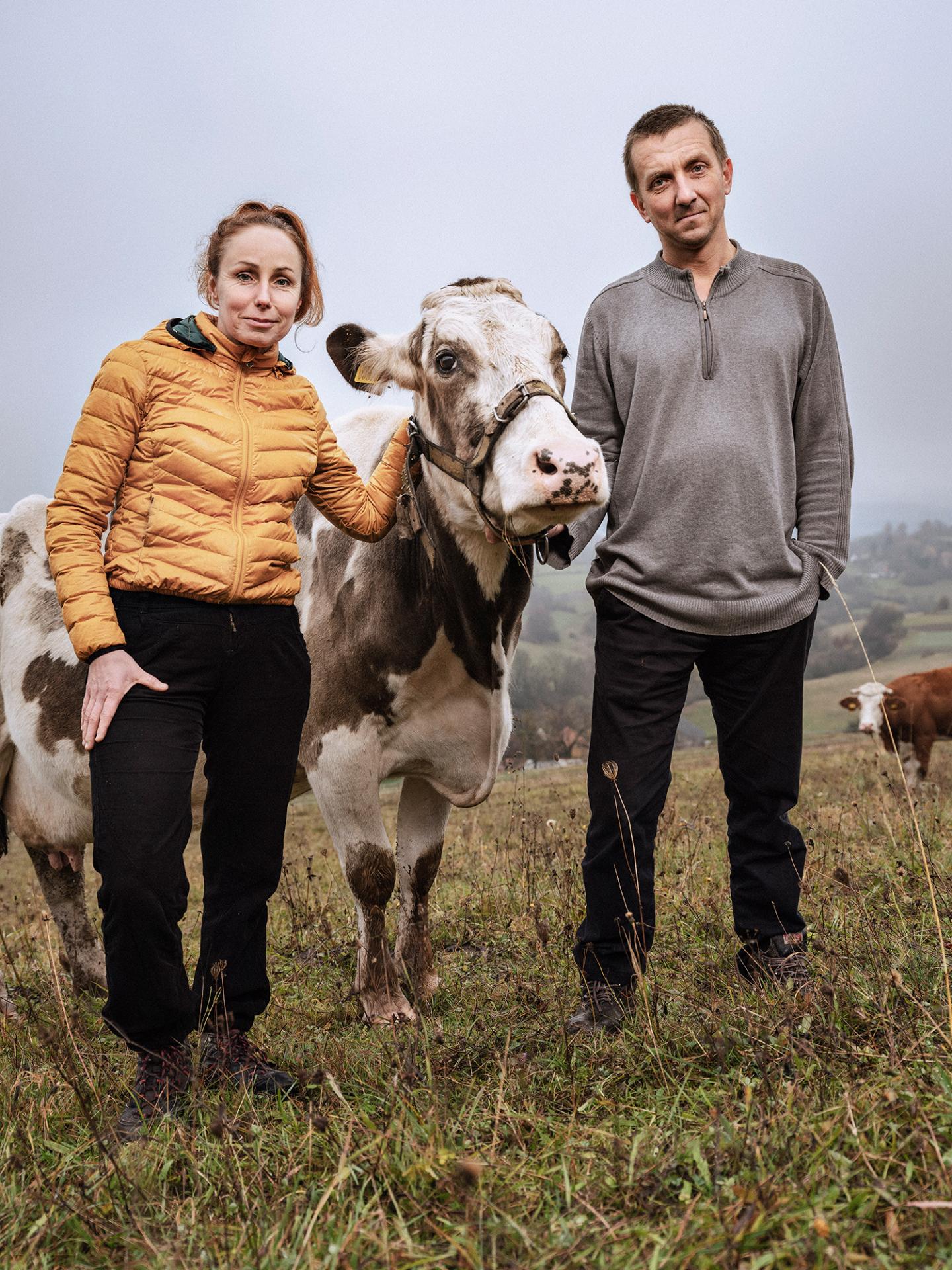 Lucia a Milan Vágnerovci na svojej Farme pod Melichovou skalou v Podpoľaní poskytujú ubytovanie a farmárčia tak, ako si to dávno pred rokmi vysnívali. Na Podpoľaní neprebehla kolektivizácia a kaskádovité polia sa zachovali.