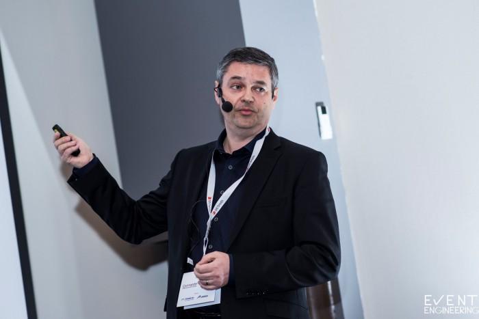 O tom ako môžu moderné technológie pomáhať k ochrane areálov a objektov pán Pěčka rád diskutuje so svojimi obchodnými partnermi či odbornou verejnosťou. 