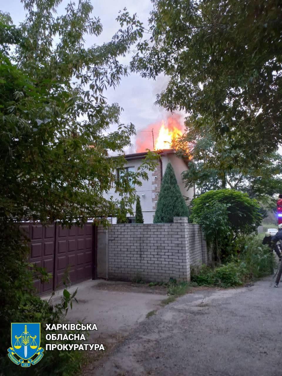 Charkov, rodinný dom v plameňoch (1). 