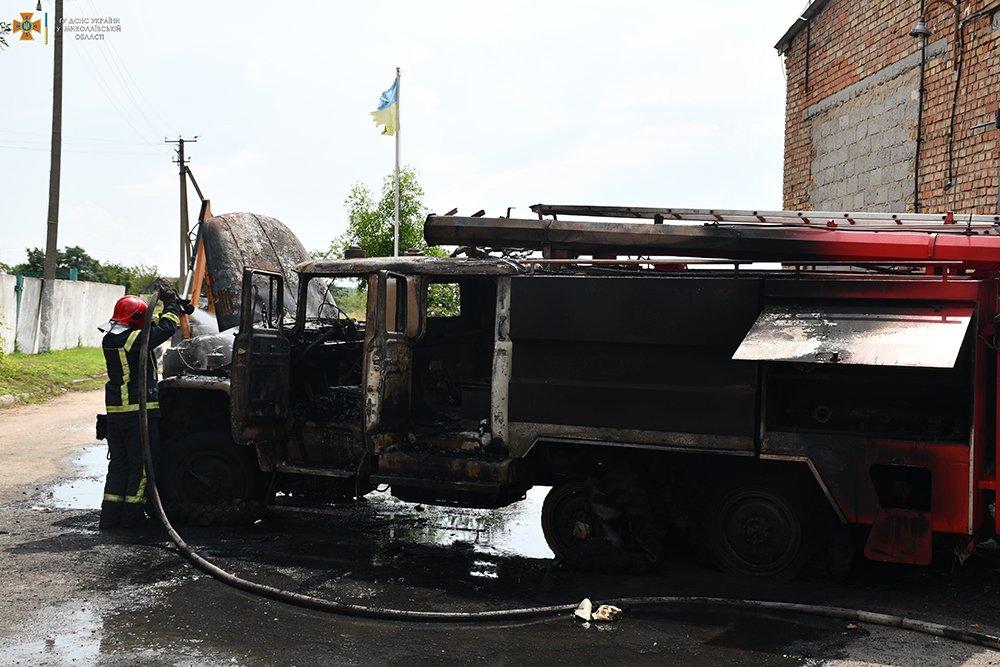 Halytsynove, Mykolajivská oblasť, zničené hasičské autá (1).