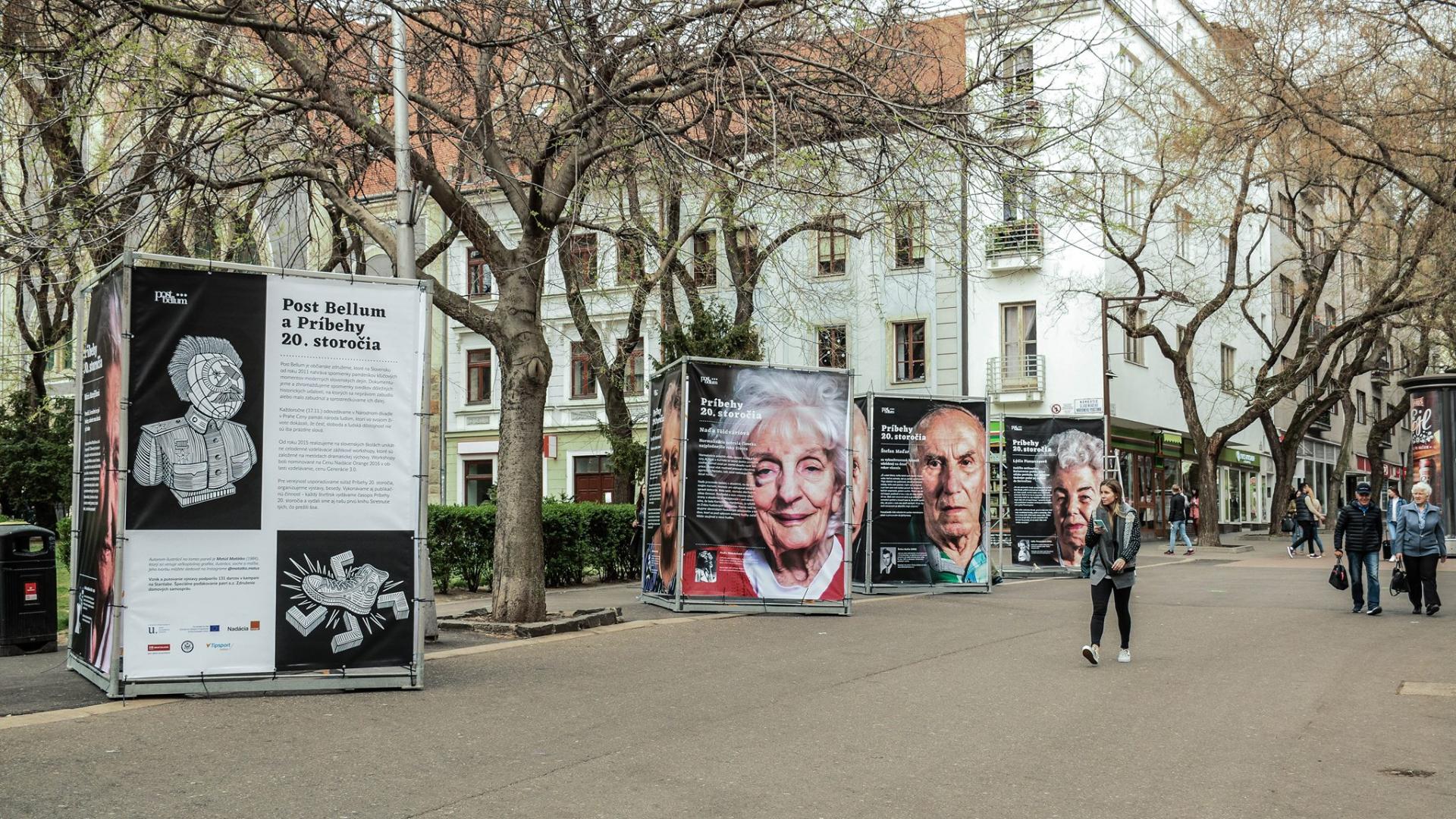Výstava na Námestí SNP v Bratislave.