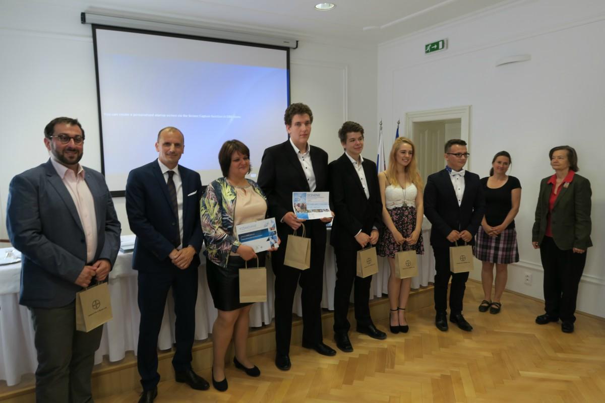 Víťazný tím, študenti Strednej odbornej školy chemickej, Vlčie hrdlo, Bratislava.