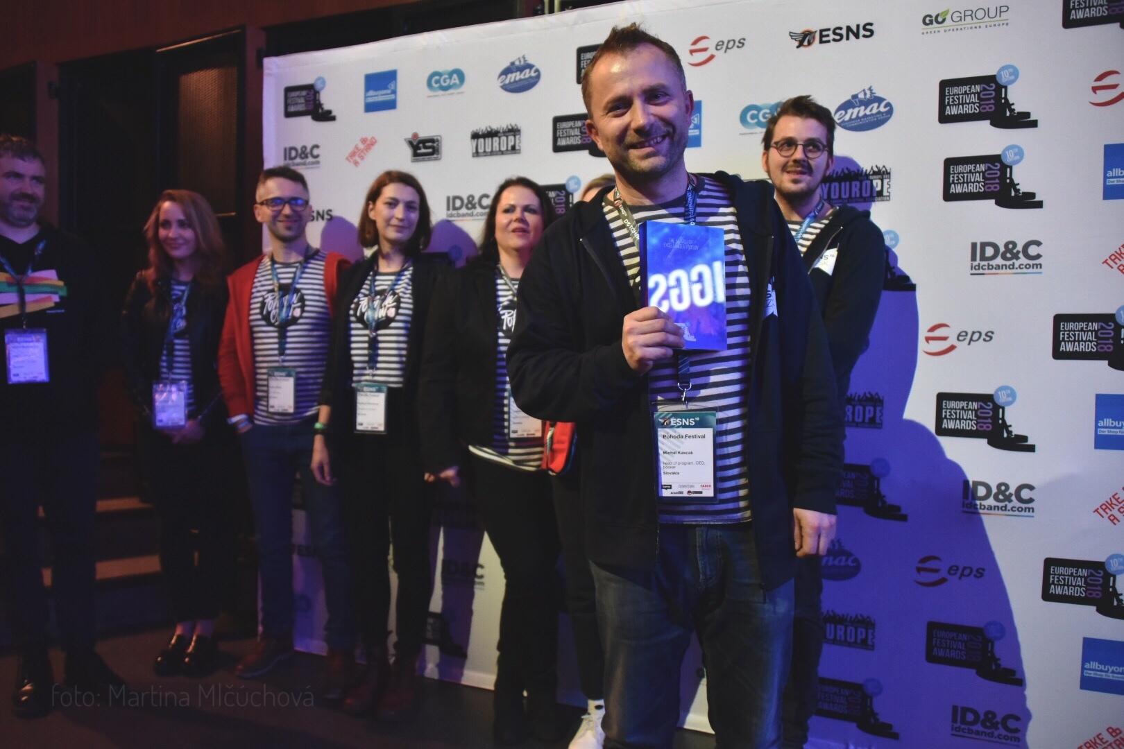 Michal Kaščák pri preberaní ceny.