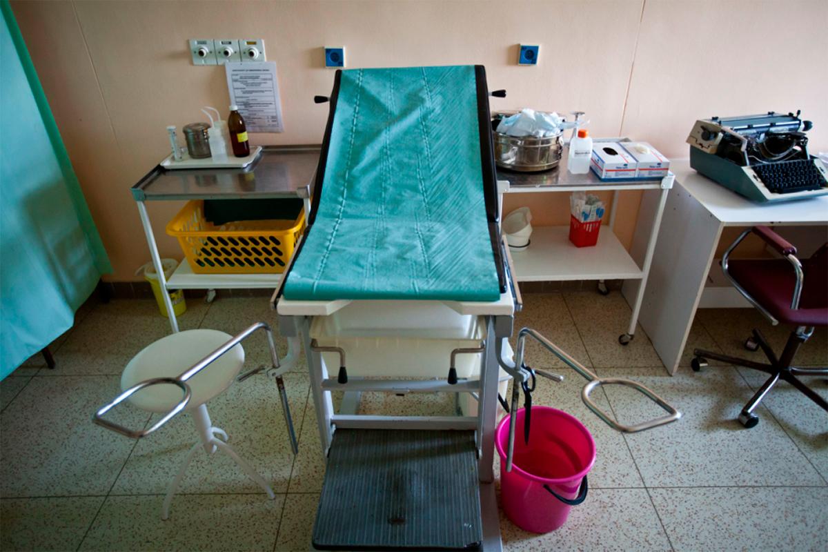 Ilustračná snímka: Gynekologické kreslo, tzv. koza na gynekologicko-pôrodníckej klinike Univerzitnej nemocnice v Nemocnici sv. Cyrila a Metoda v Bratislave.