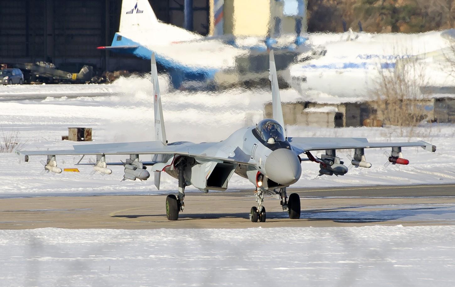 Stroj Suchoj Su-35 v službách ruskej armády.