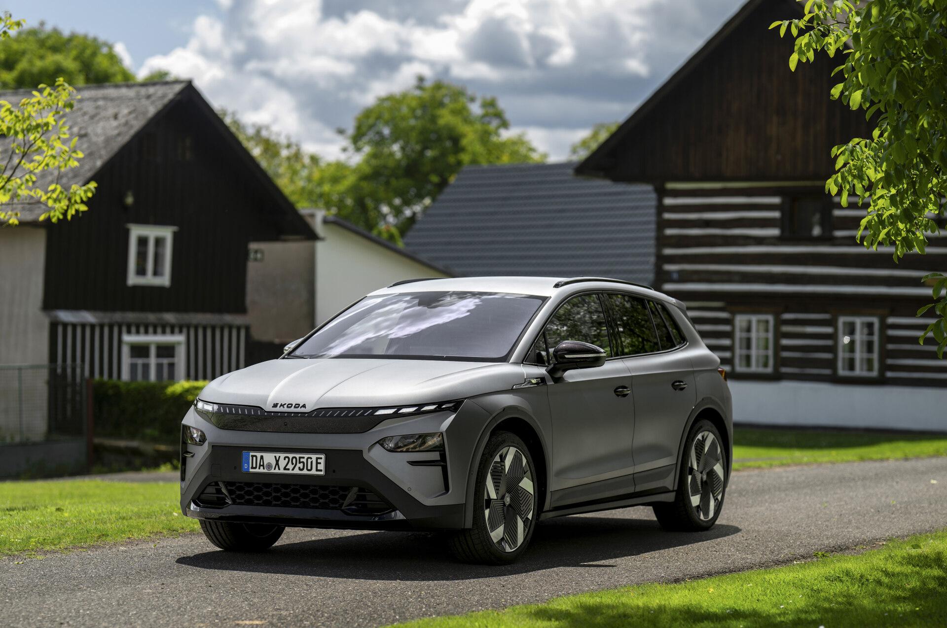 Výrazný vzostup si v roku 2025 pripísala aj samotná elektromobilita. Škoda zaznamenala takmer 400 % medziročný nárast predaja čisto elektrických vozidiel a dosiahla podiel 27,9%, čím sa stala lídrom elektromobility na slovenskom trhu. K tomuto úspechu prispel najmä príchod novinky Škoda Elroq.