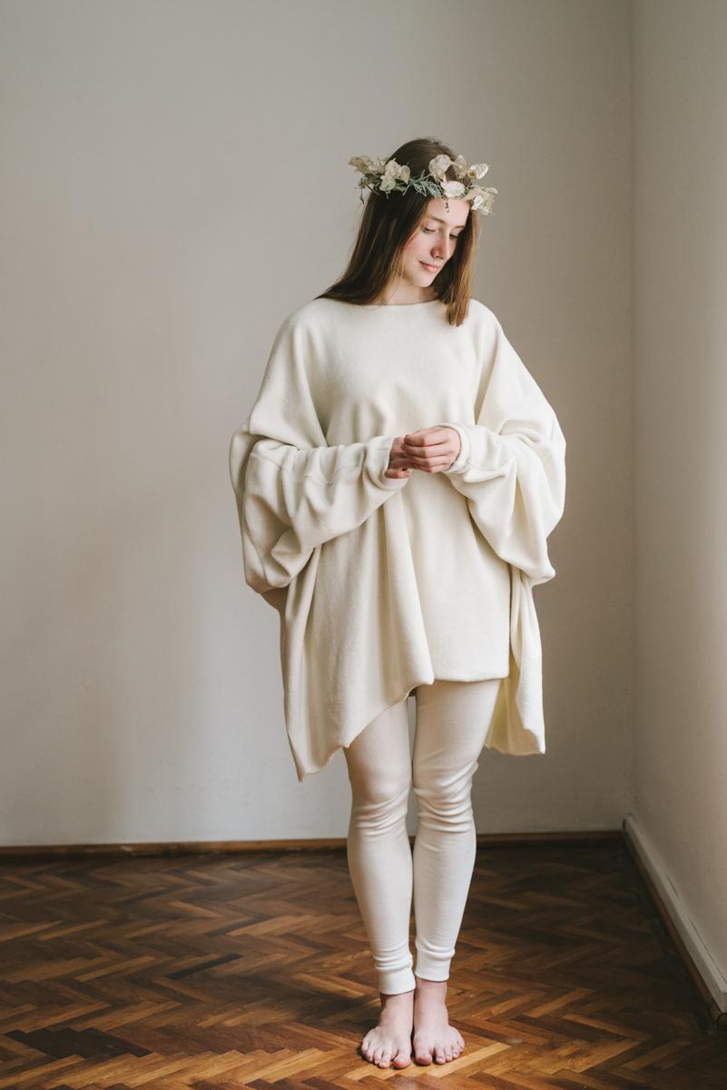 Bavlnený sveter a legíny. Johanniným zákazníkom sa páčia úplne jednoduché veci. Možno preto, že je aktuálne v obchodoch ťažké nájsť jednoduchosť.