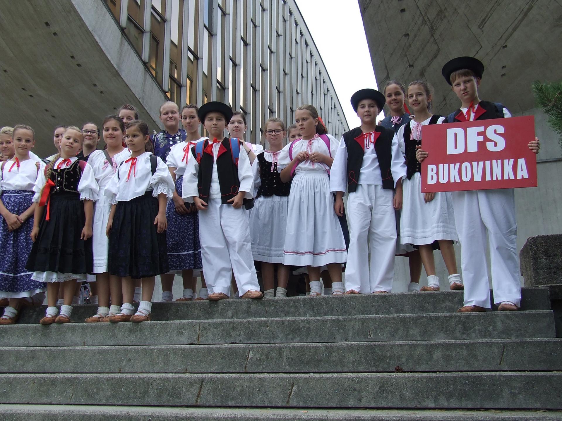 Deti z Detskej folklórnej skupiny Bukovinka