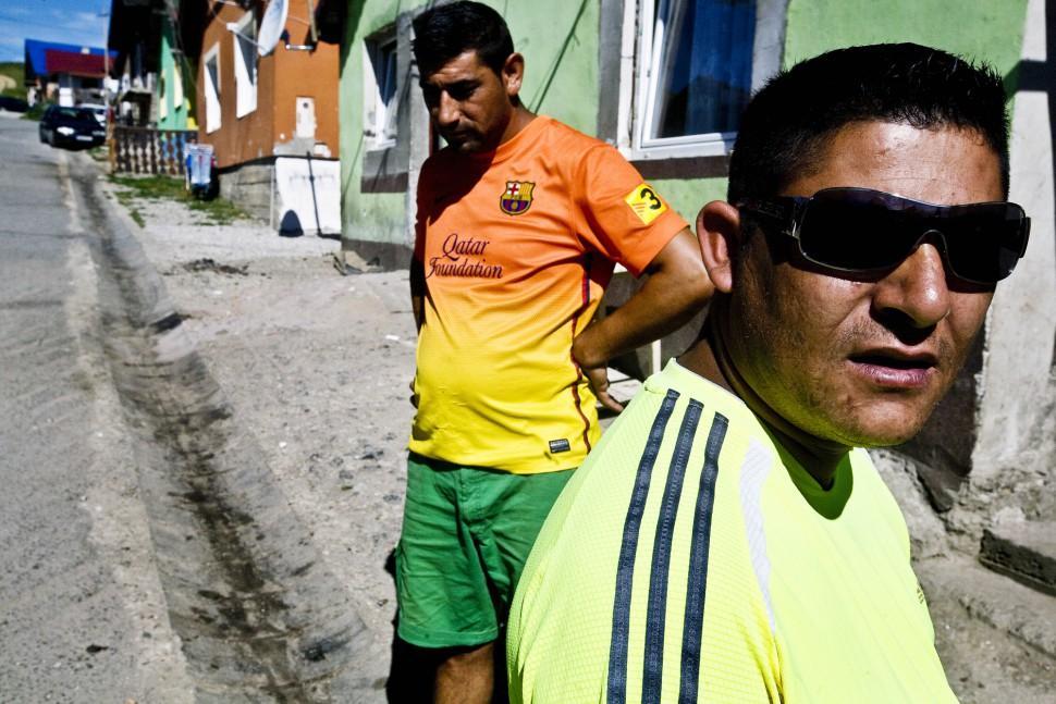 Aj títo dvaja mládenci patria medzi tisíc obyvateľov Bystrian, ktorí pracujú v Anglicku.