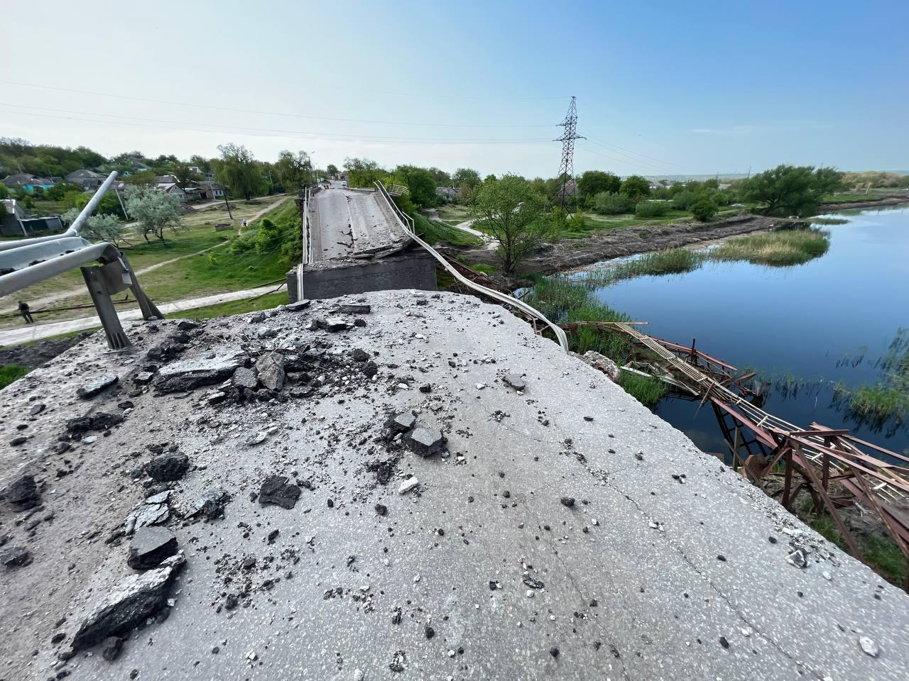 Zničený most v meste Mykolajiv.