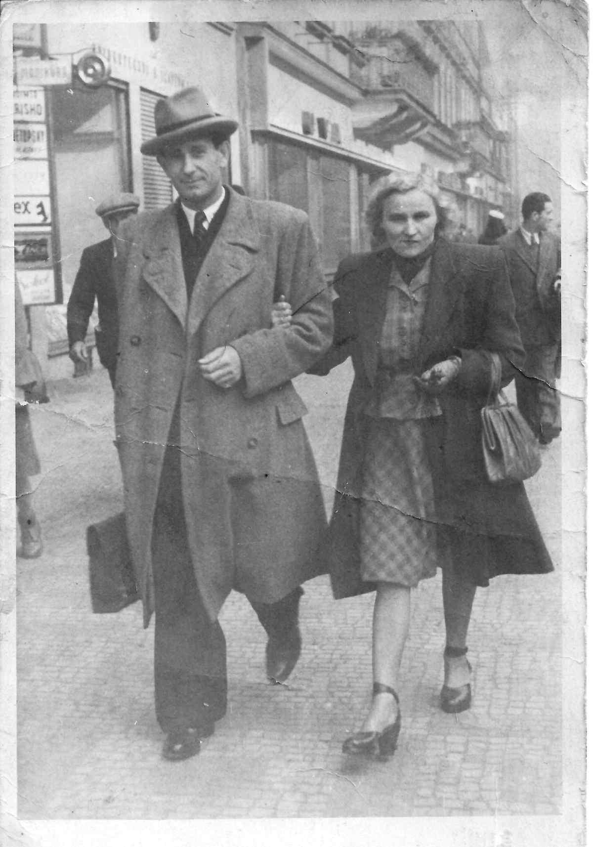 Na jeseň 1945 sa celá rodina znovu spojila.