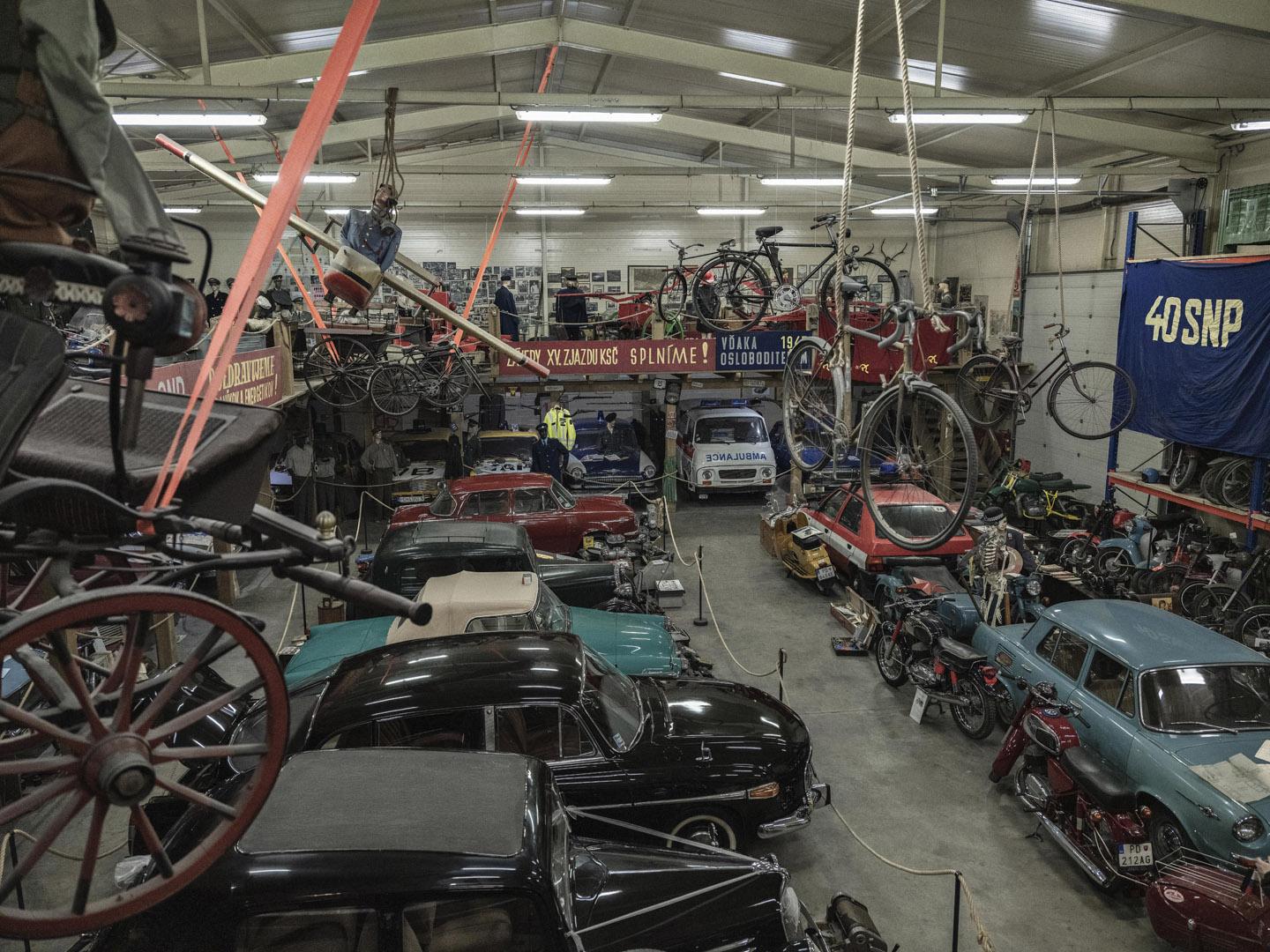 Motorkár a zberateľ veteránov Vlastimil Beláň z Lehoty pod Vtáčnikom pred rokmi založil pri Novákoch Technické Moto múzeum. Vlani ho navštívilo asi päťtisíc ľudí.