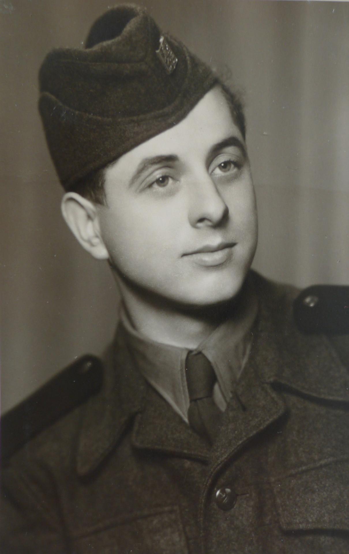 1951: Otec Dušana Luptáka Štefan ako vojak PTP. 