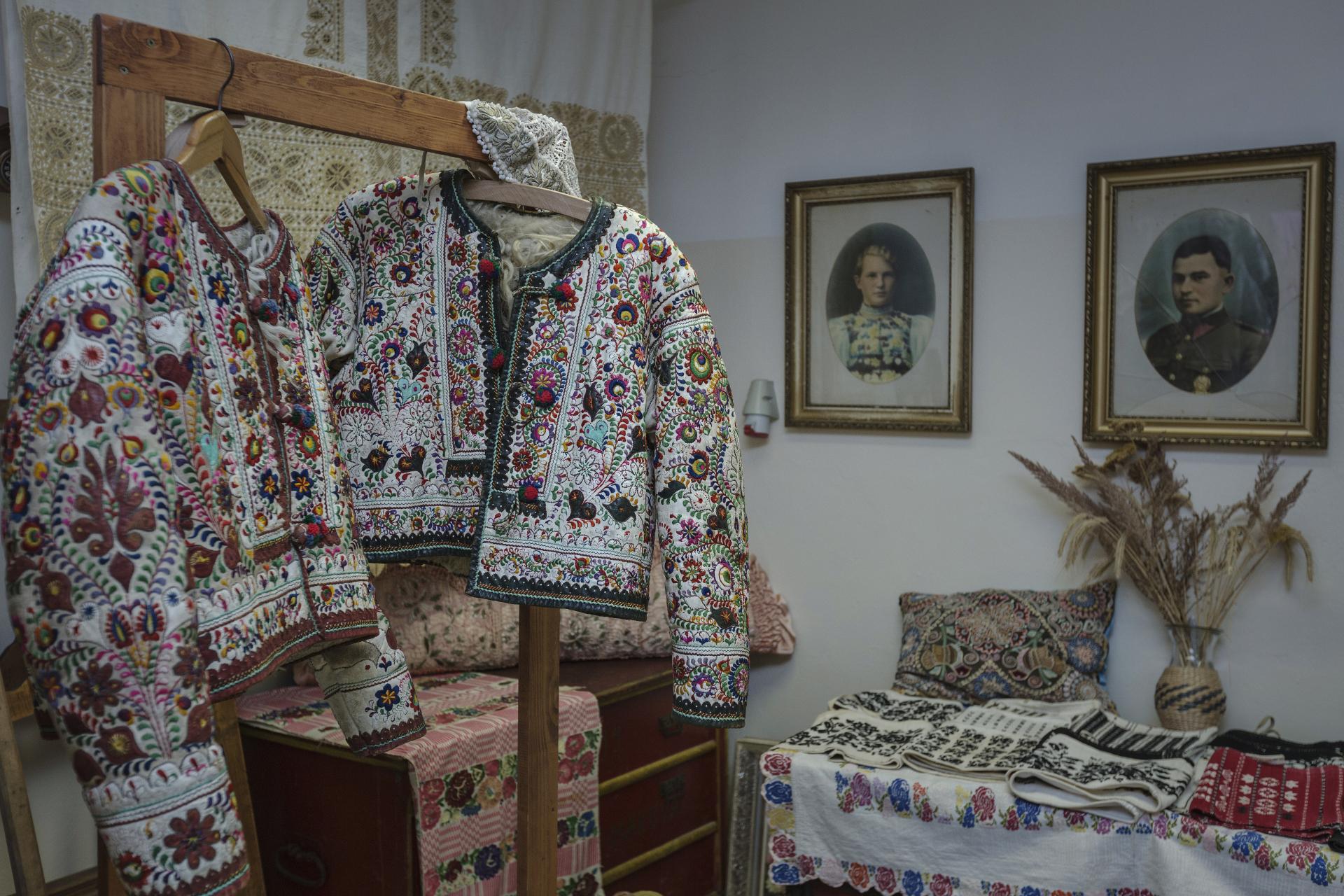 Malé múzeum a galéria ľudového umenia v Remeselnom dvore Očová.