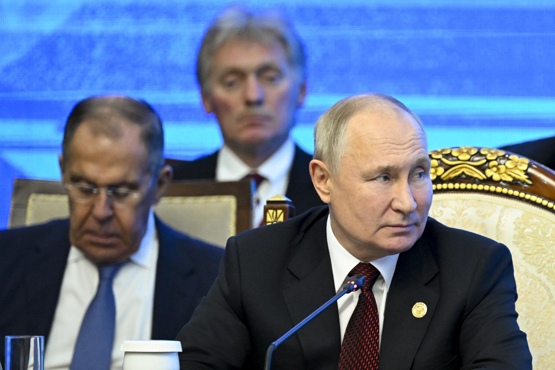Najvyšší predstavitelia Kremľa potvrdili, že nepripravujú mierové rokovania s Ukrajinou.