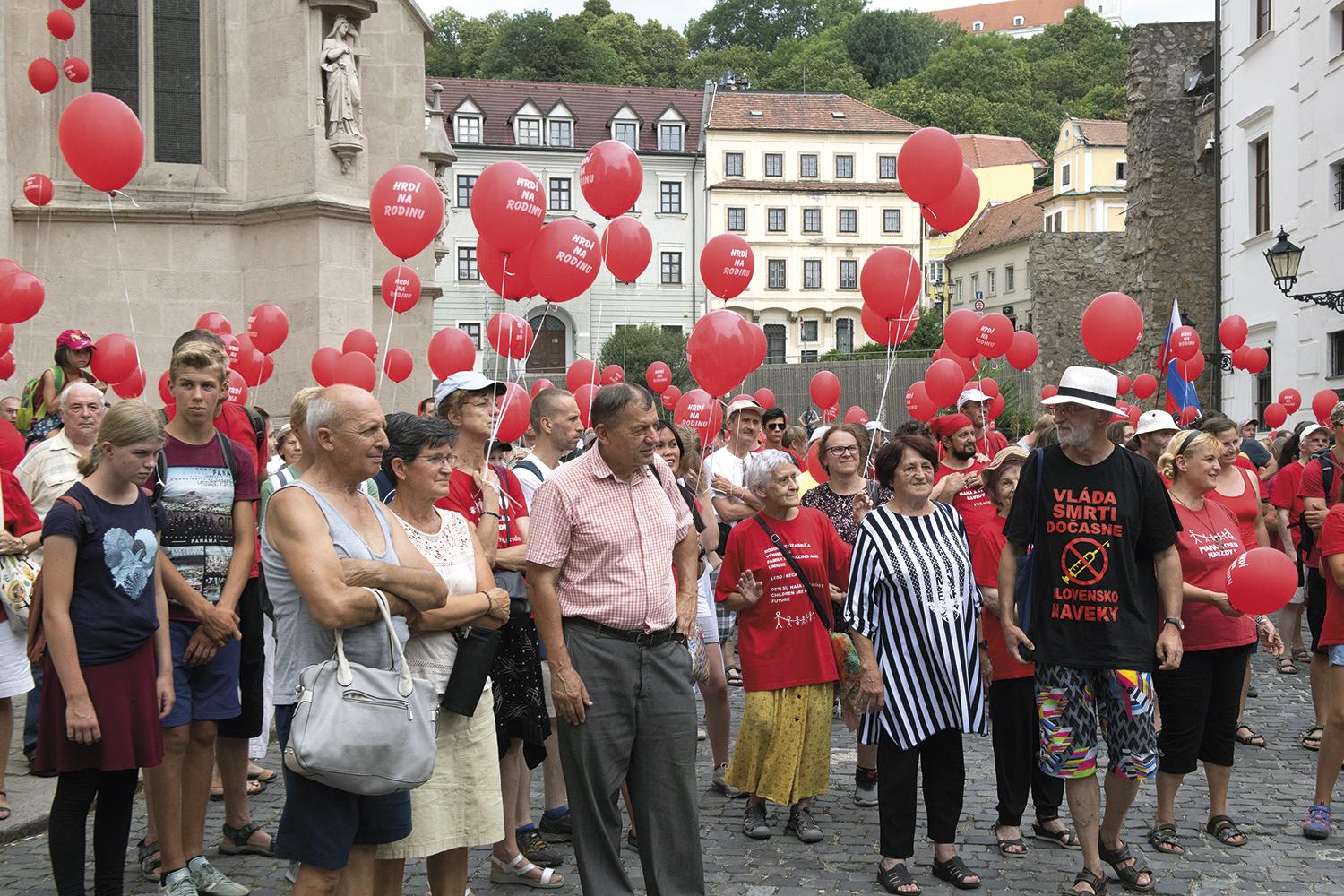 23. júl 2022 Bratislava: Pochod Hrdí na rodinu, ktorý organizovala Aliancia za rodinu. Akcia na podporu tradičnej rodiny sa konala neďaleko prebiehajúceho pochodu Dúhový Pride.