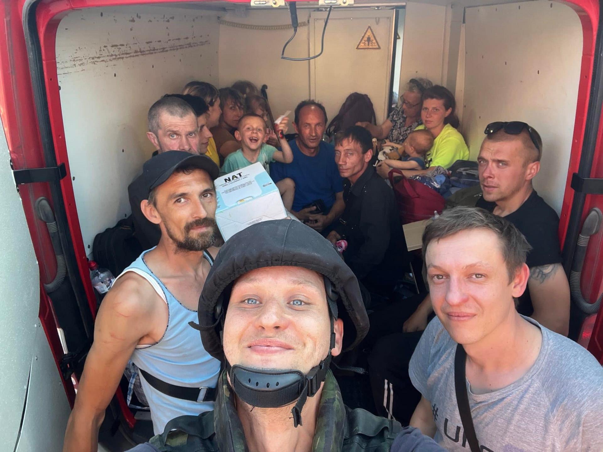 Lysyčansk, z frontovej línie sa podarilo evakuovať 14 dospelých a 3 deti