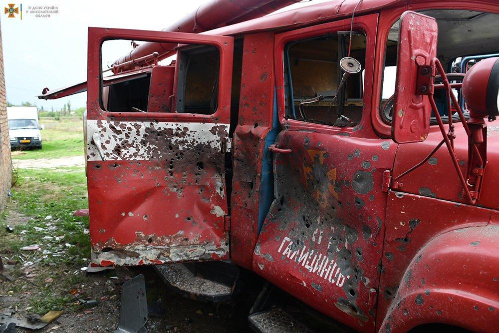 Halytsynove, Mykolajivská oblasť, zničené hasičské autá (3).